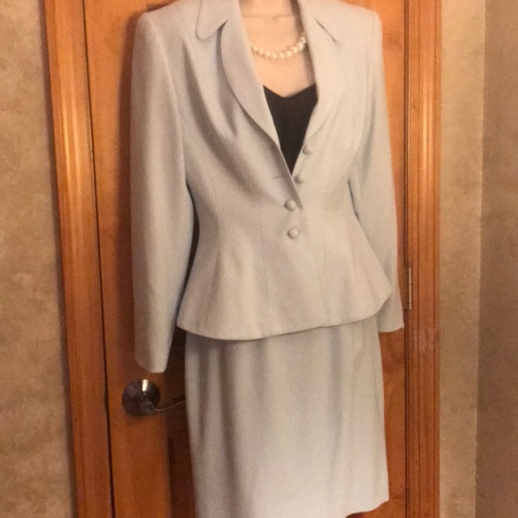 Vintage “ Daniela “ Baby Blue Suit With Skirt ❤️ - Picture 4 of 8